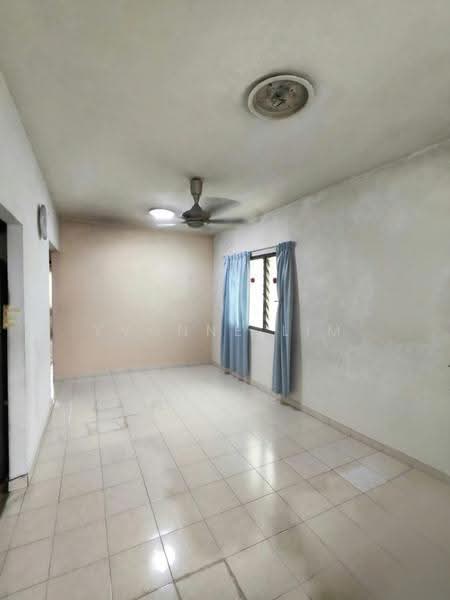 Rumah Flat untuk Dijual di Pangsapuri Seroja - Yvonne Lim - Living Room - PropertyGuru.com.my
