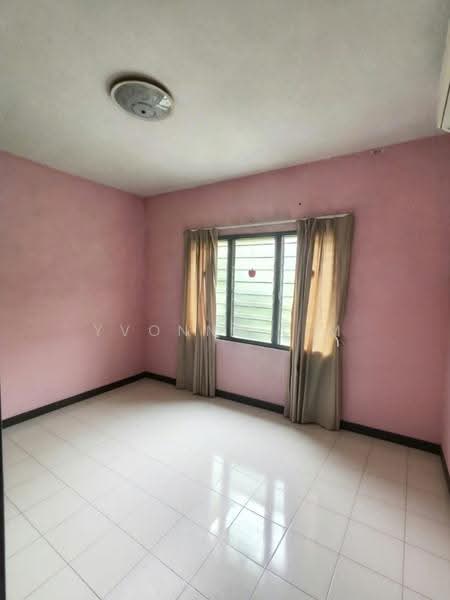 Rumah Flat untuk Dijual di Pangsapuri Seroja - Yvonne Lim - Bedroom - PropertyGuru.com.my