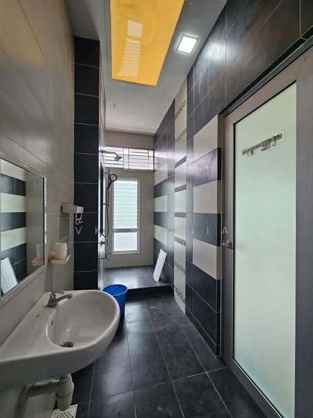 Townhouse for Rent in Taman Sutera Utama (Skudai) - Vken Chia - Bathroom - PropertyGuru.com.my