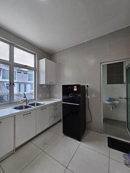 Townhouse for Rent in Taman Sutera Utama (Skudai) - Vken Chia - Kitchen - PropertyGuru.com.my