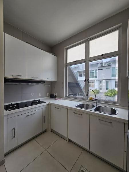 Townhouse for Rent in Taman Sutera Utama (Skudai) - Vken Chia - Kitchen - PropertyGuru.com.my