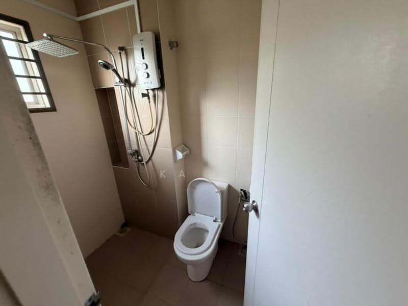 2-storey Terraced House for Sale in Bandar Seri Coalfields (Sungai Buloh) - Ka Ee - Bathroom - PropertyGuru.com.my