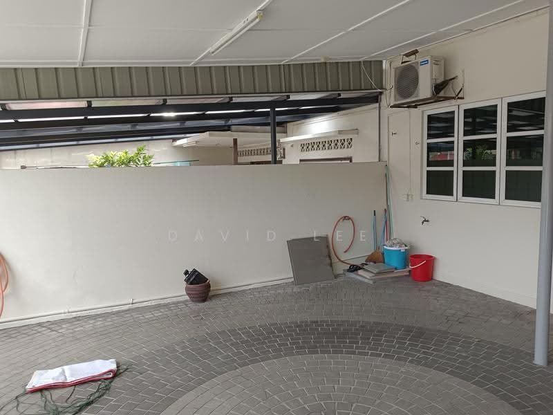 Rumah Teres 1-Tingkat untuk Dijual di Taman Gembira (Jalan Klang Lama (Old Klang Road)) - David Lee - Car Porch - PropertyGuru.com.my