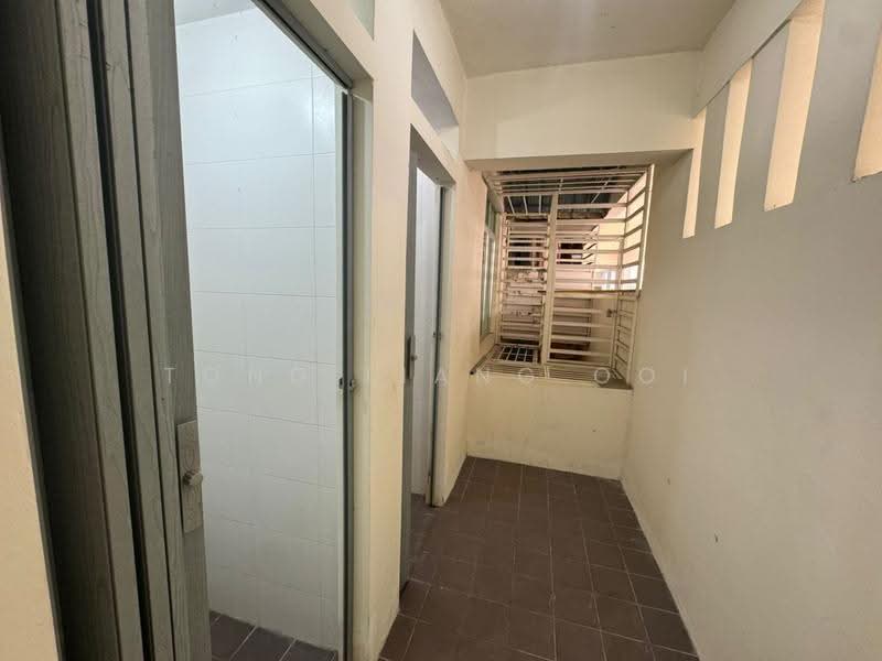 Rumah Flat untuk Dijual di Taman Pelangi Indah - Tong Liang Ooi - Corridor - PropertyGuru.com.my