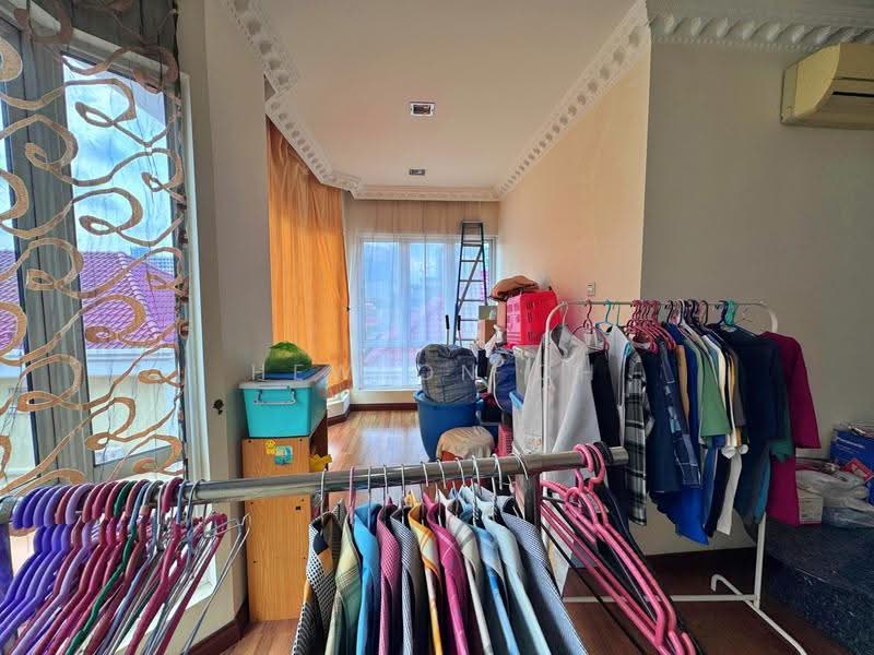 Rumah Berkembar untuk Dijual di Taman Naga Emas (Salak South) - Hewson Oh - PropertyGuru.com.my