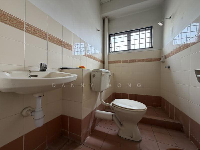 2-storey Terraced House for Sale in Rawang Perdana 2 (Rawang) - Danny Wong - Bathroom - PropertyGuru.com.my