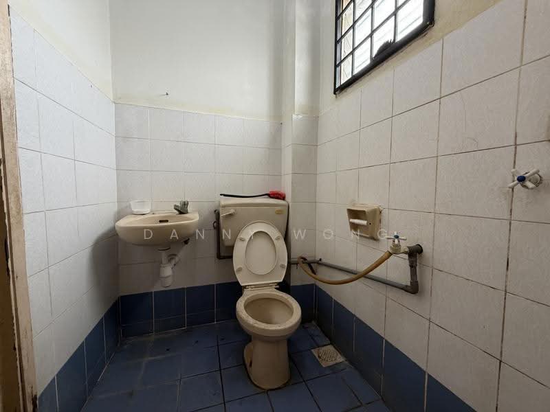2-storey Terraced House for Sale in Rawang Perdana 2 (Rawang) - Danny Wong - Bathroom - PropertyGuru.com.my