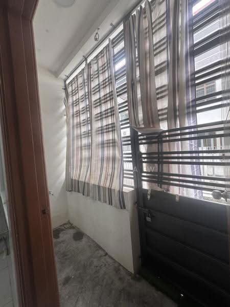 Rumah Teres 2-Tingkat untuk Dijual di Bandar Dato Onn (Tebrau) - Finn Aw - Balcony - PropertyGuru.com.my