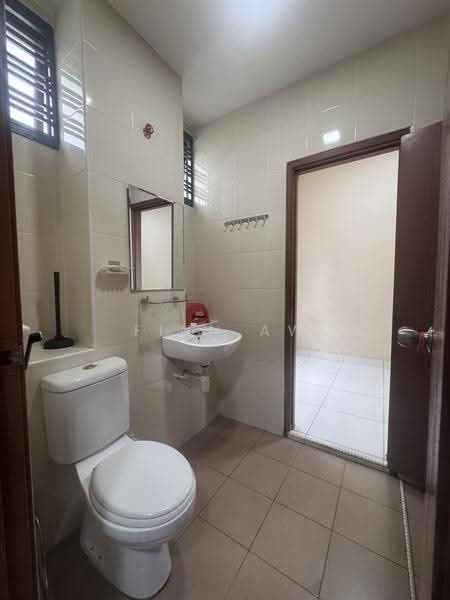Rumah Teres 2-Tingkat untuk Dijual di Bandar Dato Onn (Tebrau) - Finn Aw - Bathroom - PropertyGuru.com.my