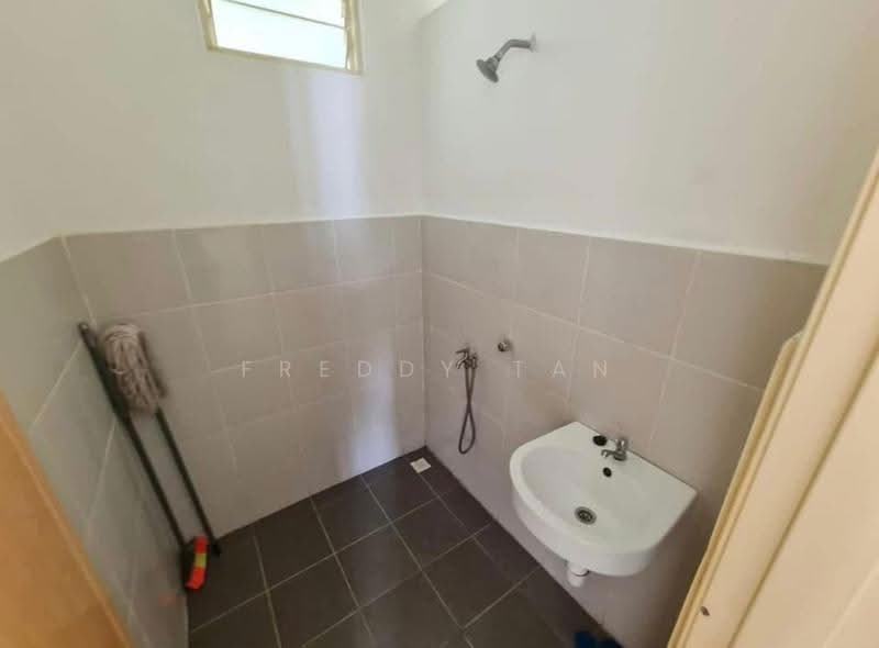 Pangsapuri untuk Dijual di Idaman Selasih - Freddy Tan - Bathroom - PropertyGuru.com.my