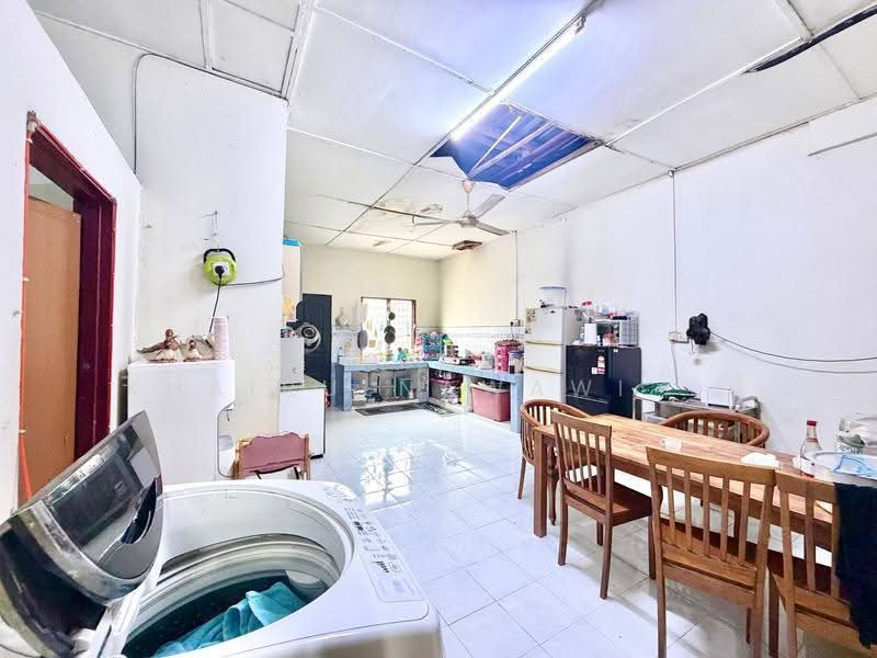 1-storey Terraced House for Sale in Seksyen 17 (Shah Alam) - Muhd Khairulnawawi Kamaruddin - Kitchen - PropertyGuru.com.my