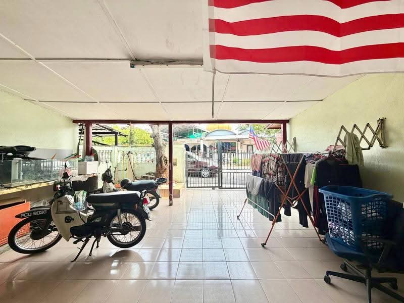 1-storey Terraced House for Sale in Seksyen 17 (Shah Alam) - Muhd Khairulnawawi Kamaruddin - Exterior - PropertyGuru.com.my
