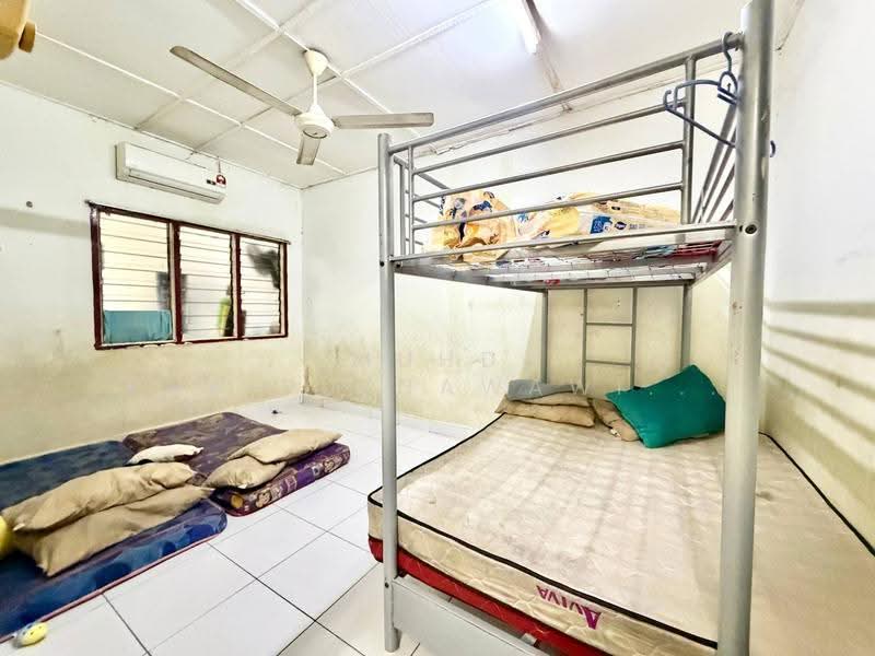 1-storey Terraced House for Sale in Seksyen 17 (Shah Alam) - Muhd Khairulnawawi Kamaruddin - Bedroom - PropertyGuru.com.my