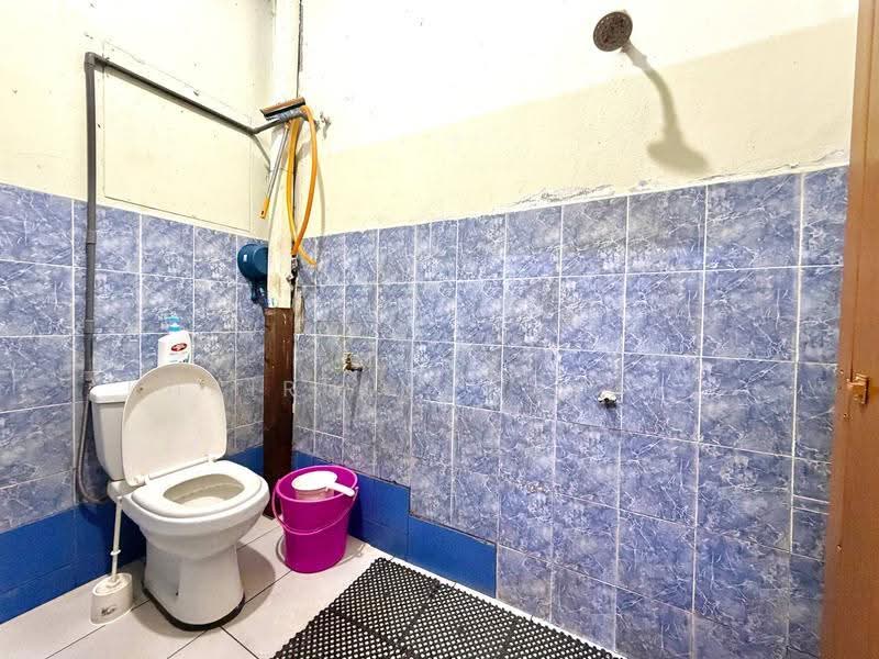 1-storey Terraced House for Sale in Seksyen 17 (Shah Alam) - Muhd Khairulnawawi Kamaruddin - Bathroom - PropertyGuru.com.my