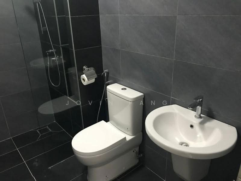 Kondominium untuk Disewa di Setia Pinnacle - Jovin Pang - Bathroom - PropertyGuru.com.my