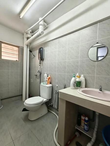 Pangsapuri untuk Dijual di Vantage Point (Menang Ria) - Ashlee LSS - Bathroom - PropertyGuru.com.my