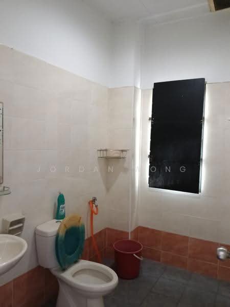 Rumah Teres 2-Tingkat untuk Dijual di Taman Ehsan Jaya (Ulu Tiram) - Jordan Wong - Bathroom - PropertyGuru.com.my