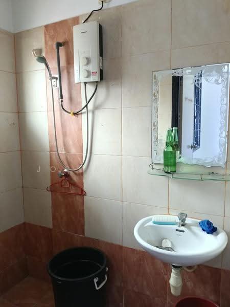 Rumah Teres 2-Tingkat untuk Dijual di Taman Ehsan Jaya (Ulu Tiram) - Jordan Wong - Bathroom - PropertyGuru.com.my