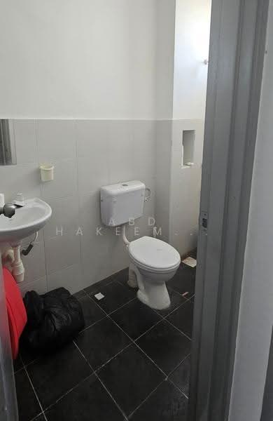 2-storey Terraced House for Sale in Taman Mengkibol (Kluang) - Abd Hakeem Abd Jalil - Bathroom - PropertyGuru.com.my