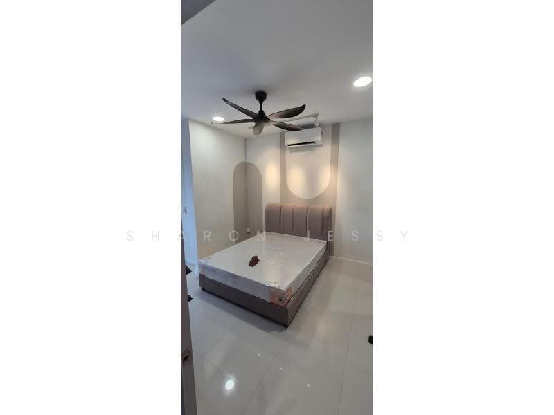 Kediaman Servis untuk Disewa di Edelweiss @ Tropicana Gardens - Sharon Jessy - Bedroom - PropertyGuru.com.my