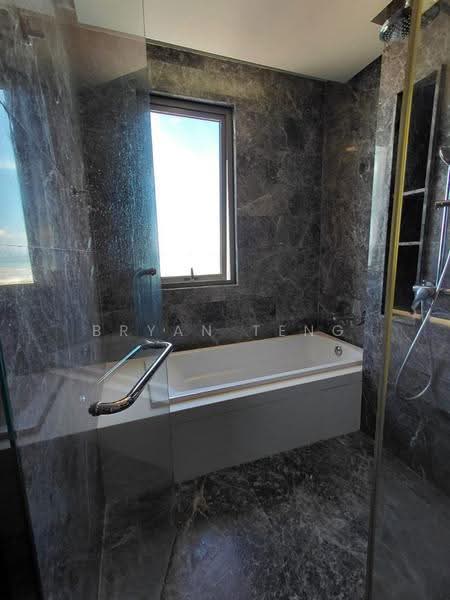 Kediaman Servis untuk Dijual di Straits Residences - Bryan Teng - Bathroom - PropertyGuru.com.my
