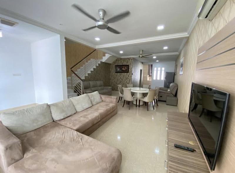 2-storey Terraced House for Sale in Austin (Johor Bahru) - Ethan Gan - Living Room - PropertyGuru.com.my