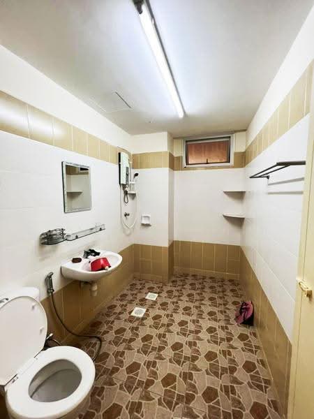 Kondominium untuk Disewa di D'Piazza - Jerry Tan - Bathroom - PropertyGuru.com.my