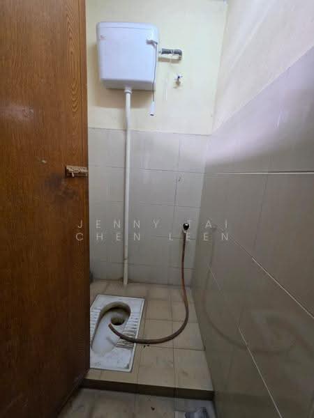 Kilang Teres untuk Dijual di Taman Iks Merdeka (Batu Berendam) - Jenny Tai Chen Leen - Bathroom - PropertyGuru.com.my
