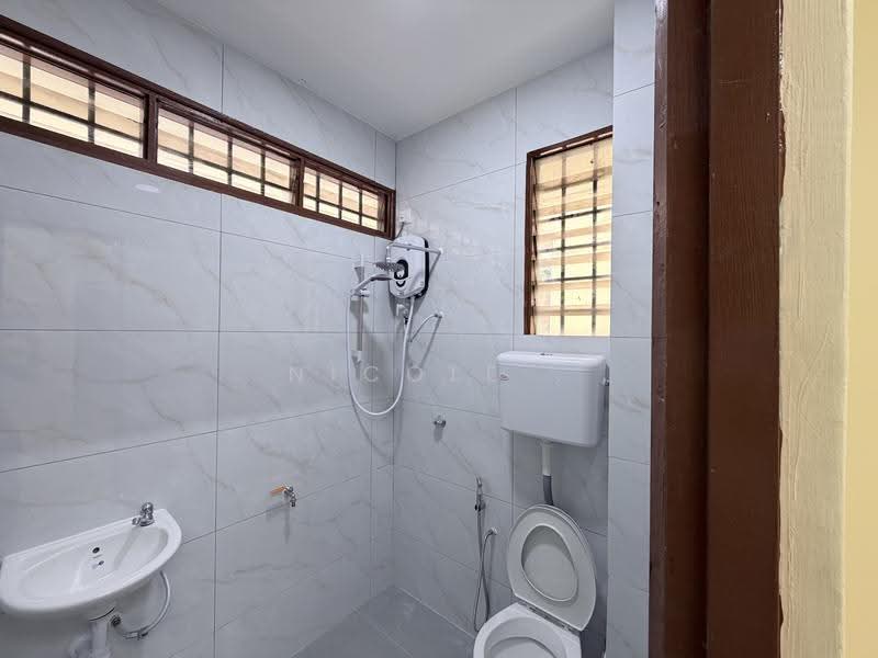 2-storey Terraced House for Rent in Bandar Menjalara (Kuala Lumpur) - Nicole . - Bathroom - PropertyGuru.com.my