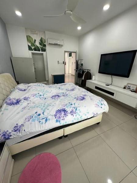 Kediaman Servis untuk Dijual di Larkin Heights - Terence Eo - Bedroom - PropertyGuru.com.my