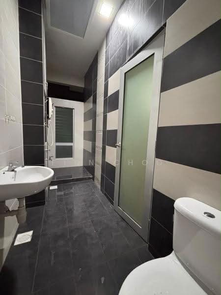 Townhouse for Rent in Taman Sutera Utama (Skudai) - Fion Choo - Bathroom - PropertyGuru.com.my