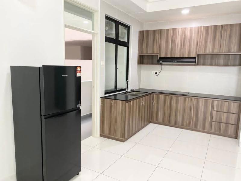 Pangsapuri untuk Disewa di The Platino Serviced Apartment - Joey Tay - Kitchen - PropertyGuru.com.my