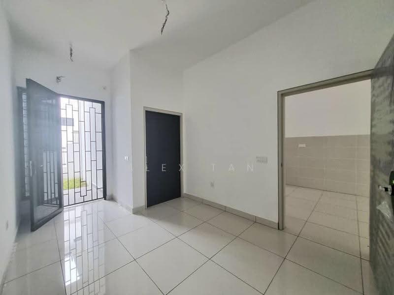 Rumah Teres 2-Tingkat untuk Dijual di Cyberjaya (Selangor) - Alex Tan - Entrance - PropertyGuru.com.my