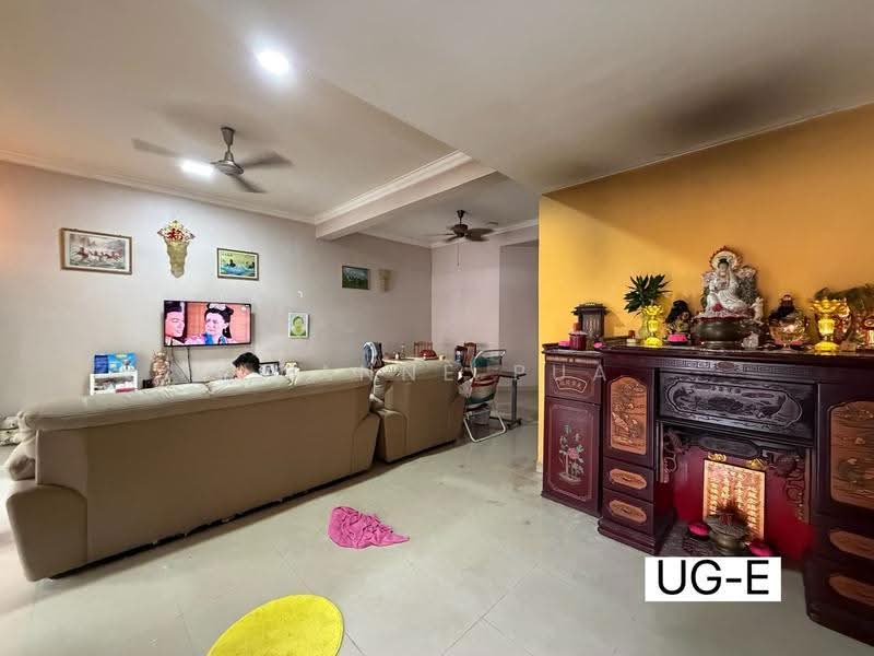 Rumah Teres 2-Tingkat untuk Dijual di Bukit Jelutong (Shah Alam) - Joanne Pua - Living Room - PropertyGuru.com.my
