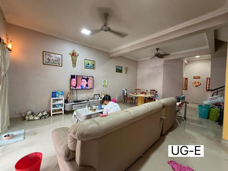 Rumah Teres 2-Tingkat untuk Dijual di Bukit Jelutong (Shah Alam) - Joanne Pua - Living Room - PropertyGuru.com.my