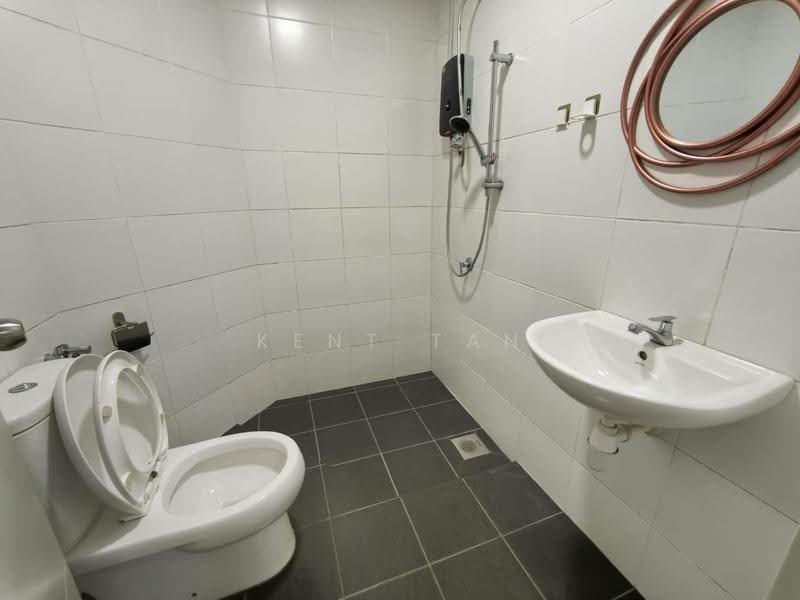 Kediaman Servis untuk Disewa di M Suite @ Desa Park North - Kent Tan - Bathroom - PropertyGuru.com.my