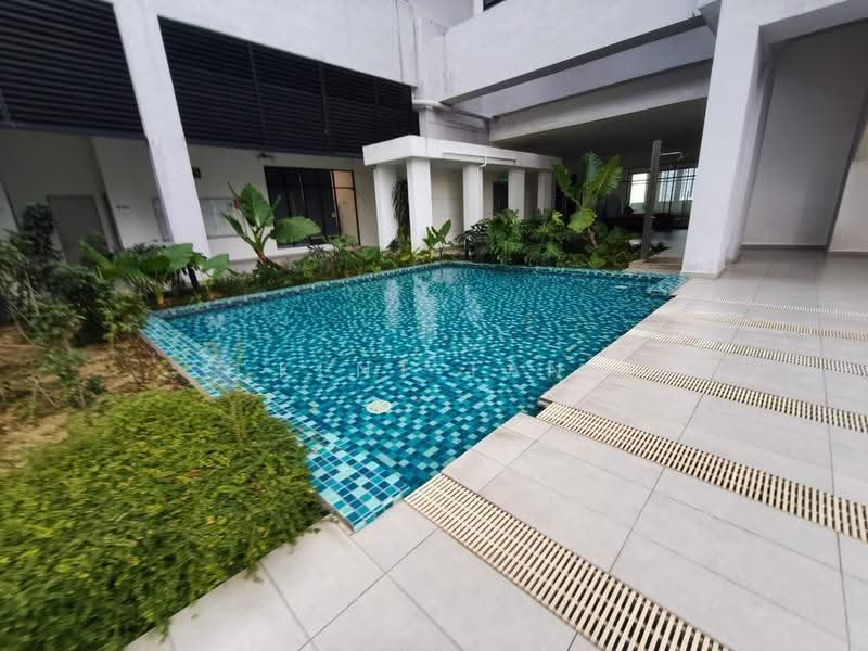 Kediaman Servis untuk Disewa di M Suite @ Desa Park North - Kent Tan - Pool - PropertyGuru.com.my