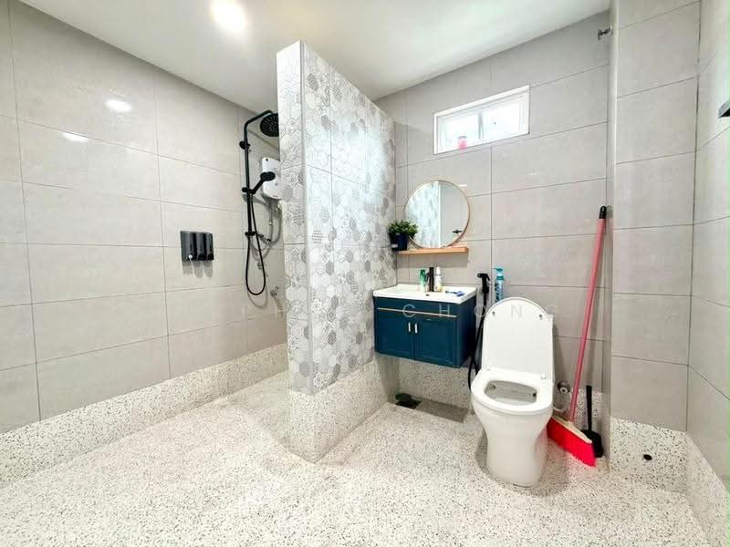 Terraced House for Sale in Taman Mutiara Rini (Skudai) - Stephen Chong - Bathroom - PropertyGuru.com.my
