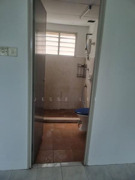 Pangsapuri untuk Dijual di SD Tiara Apartment - Jesse Lee - Bathroom - PropertyGuru.com.my