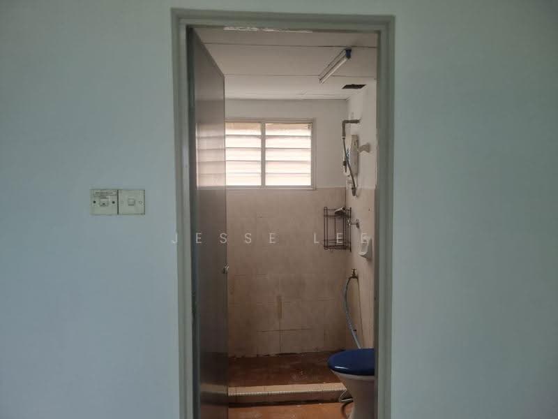 Pangsapuri untuk Dijual di SD Tiara Apartment - Jesse Lee - Bathroom - PropertyGuru.com.my