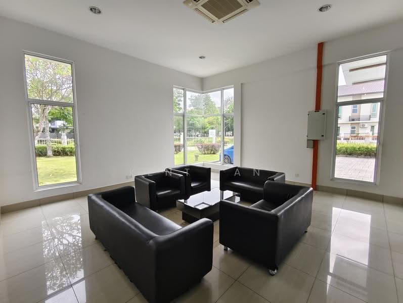 Tanah Banglo untuk Dijual di Taman Equine (Seri Kembangan) - Kent Tan - Living Room - PropertyGuru.com.my