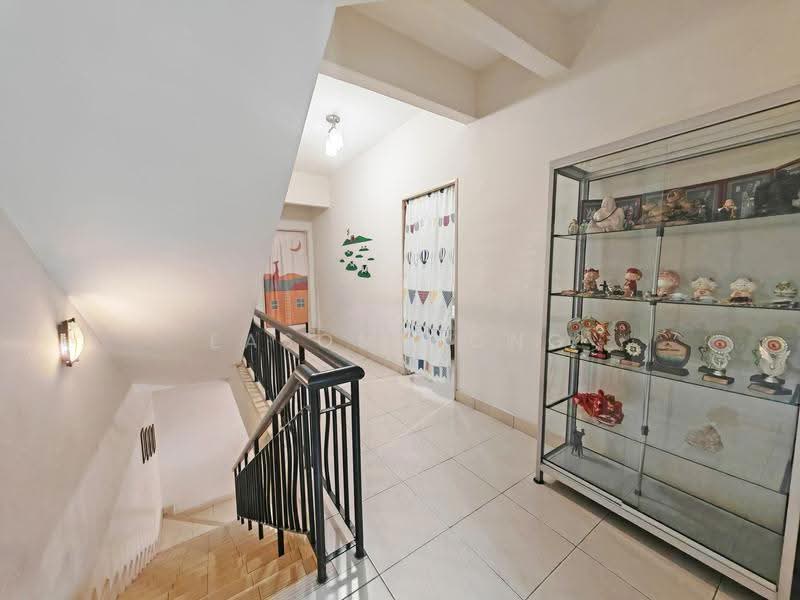 Rumah Teres 3-Tingkat untuk Dijual di Taman Bukit Prima (Cheras) - Eason Wong - Corridor - PropertyGuru.com.my