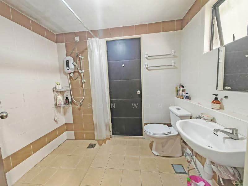 Rumah Teres 3-Tingkat untuk Dijual di Taman Bukit Prima (Cheras) - Eason Wong - Bathroom - PropertyGuru.com.my