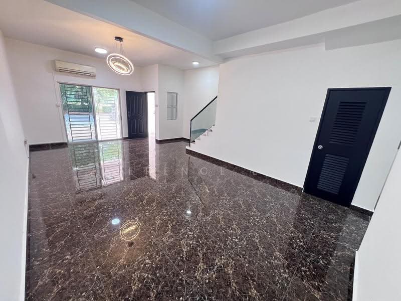 Rumah Teres untuk Dijual di Taman Bestari Indah (Ulu Tiram) - Terence Eo - Living Room - PropertyGuru.com.my