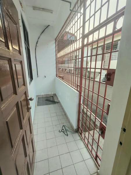Rumah Teres 1.5-Tingkat untuk Disewa di Taman Perling (Perling) - Samantha Tang - Entrance - PropertyGuru.com.my