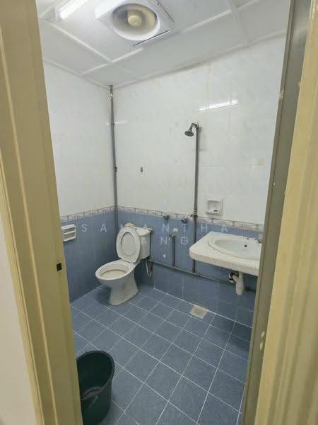Rumah Teres 1.5-Tingkat untuk Disewa di Taman Perling (Perling) - Samantha Tang - Bathroom - PropertyGuru.com.my