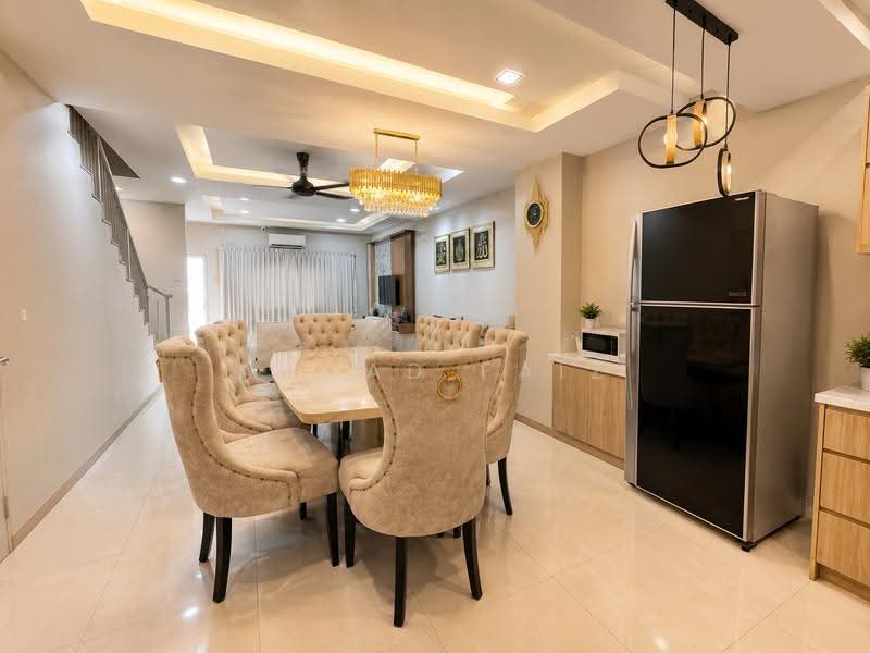 Rumah Teres 2-Tingkat untuk Disewa di Cybersouth (Dengkil) - Ahmad Faiz - Dining Room - PropertyGuru.com.my