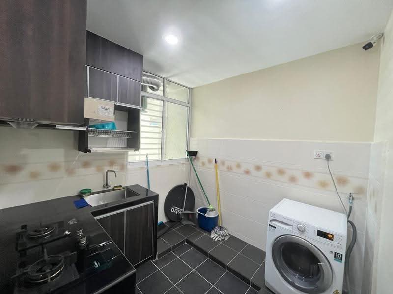 Condominium for Rent at Straits Garden Condominium - Elaine Lee - Kitchen - PropertyGuru.com.my