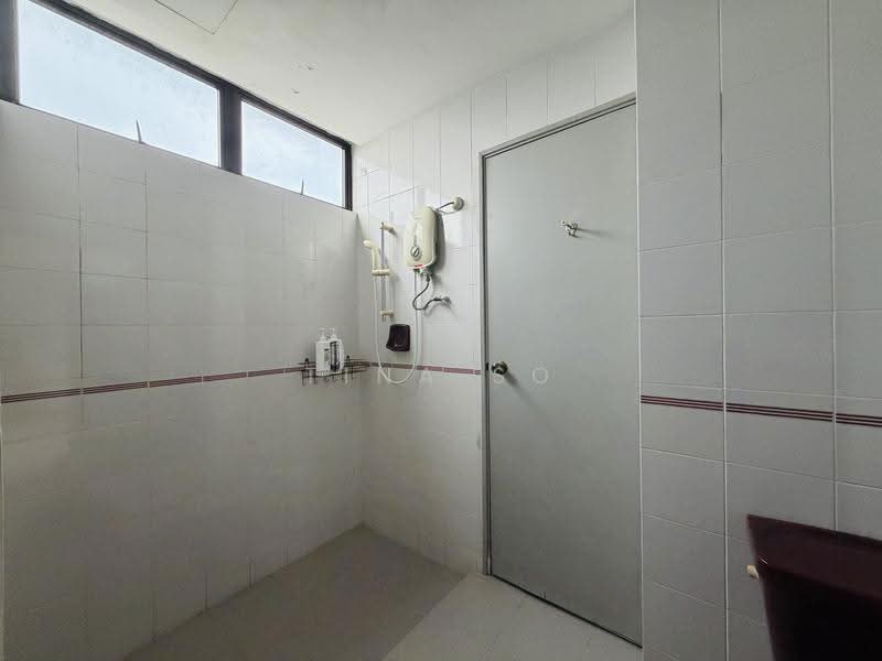Condominium for Rent at Aloha Tower Condominium - Tina So - Bathroom - PropertyGuru.com.my