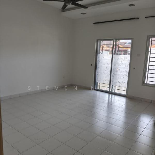2-storey Terraced House for Rent in Bandar Putra Kulai (Kulai) - Steven Ngoi - Living Room - PropertyGuru.com.my